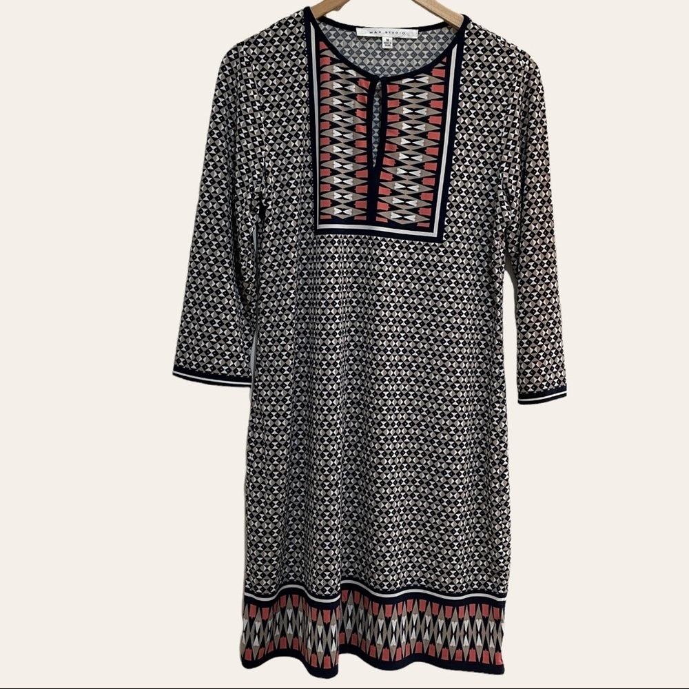 MAX Studio Shift Dress 3/4 sleeve Geometric print Women’s size medium like new